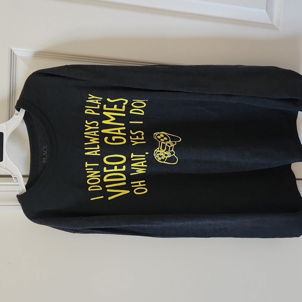 Children's Place Graphic Tee Gray long sleeves XL